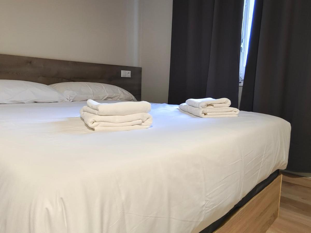 Mega Figueres Hotel Фигерас Екстериор снимка